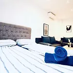 Comfy 4Br Apartment With Terrace In Great Location