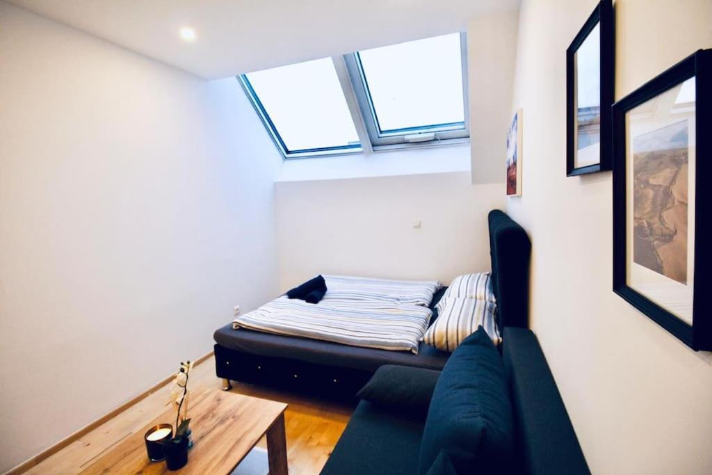 Comfy 4br With Terrace In Great Location Apartment