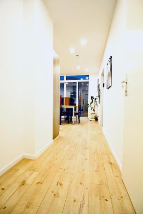 Comfy 4br With Terrace In Great Location