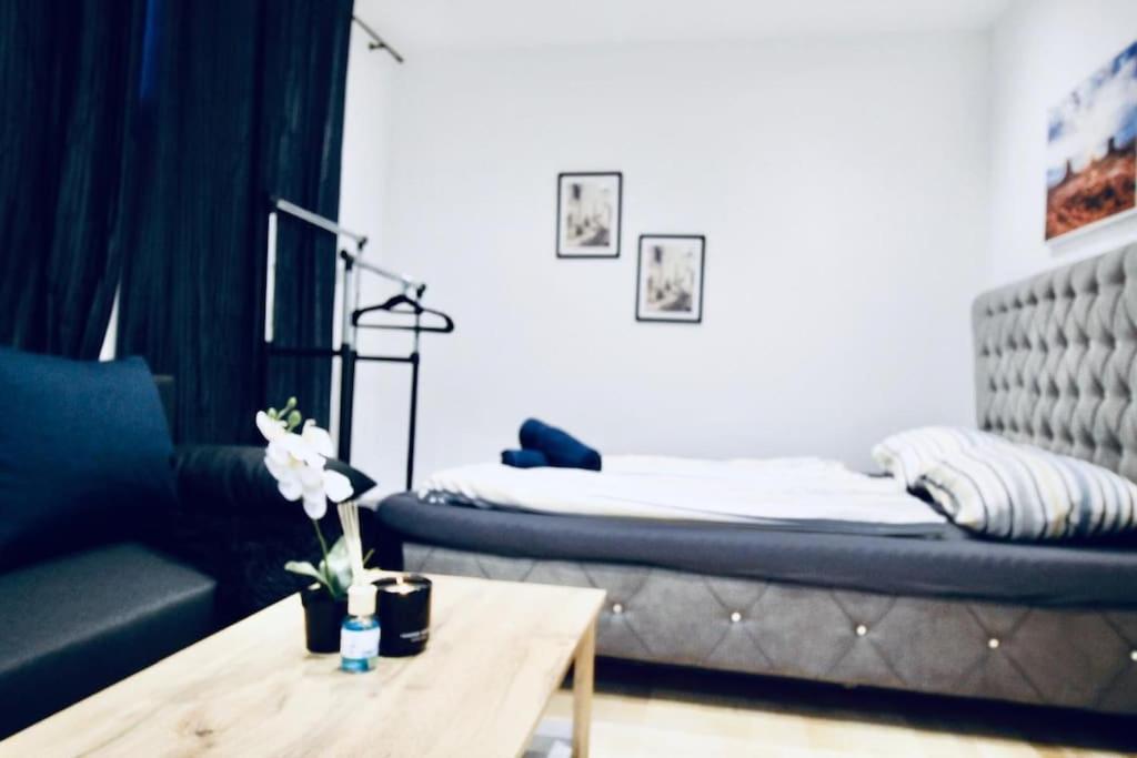 Comfy 4br With Terrace In Great Location Apartment *